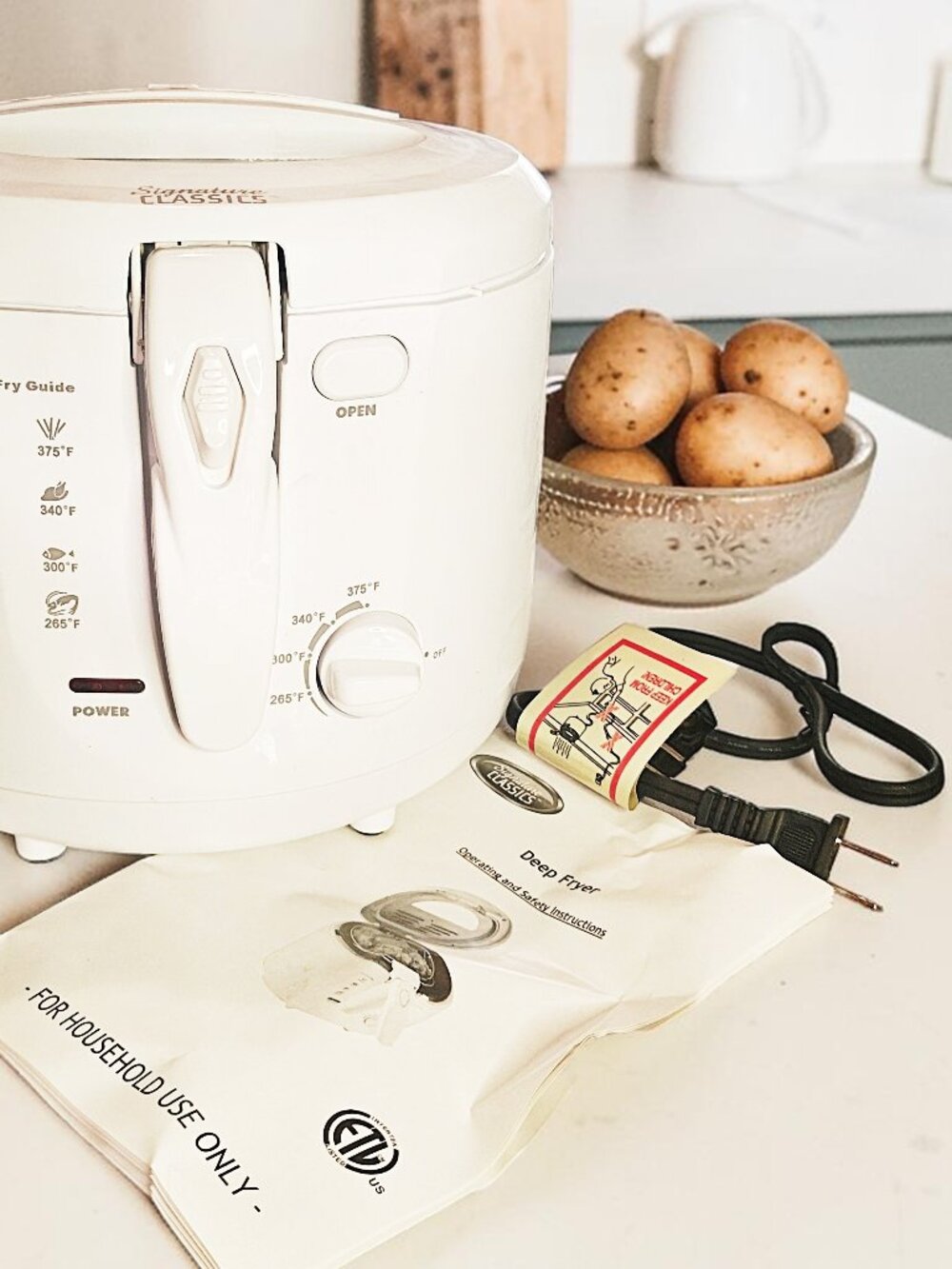 Signature Classics Cool‑Touch Deep Fryer – 4‑Cup Capacity with Adjustable Thermo